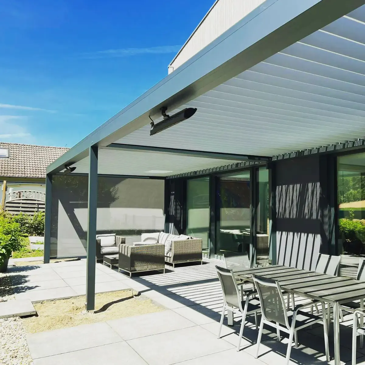 Promiennik HEATSCOPE NEXT zamontowany w pergoli