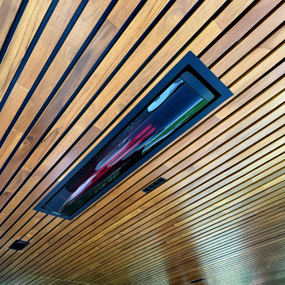 HEATSCOPE PURE zintegrowany z drewnianą zabudową sufitową
